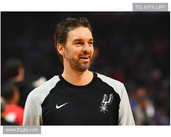 科怀伦纳德率领球队重塑辉煌探寻攻防两端完美平衡之道